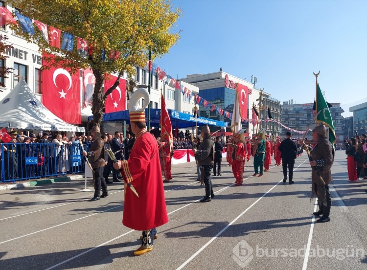 Bursa'da Cumhuriyet'in 101. yılına yakışır kutlama 
