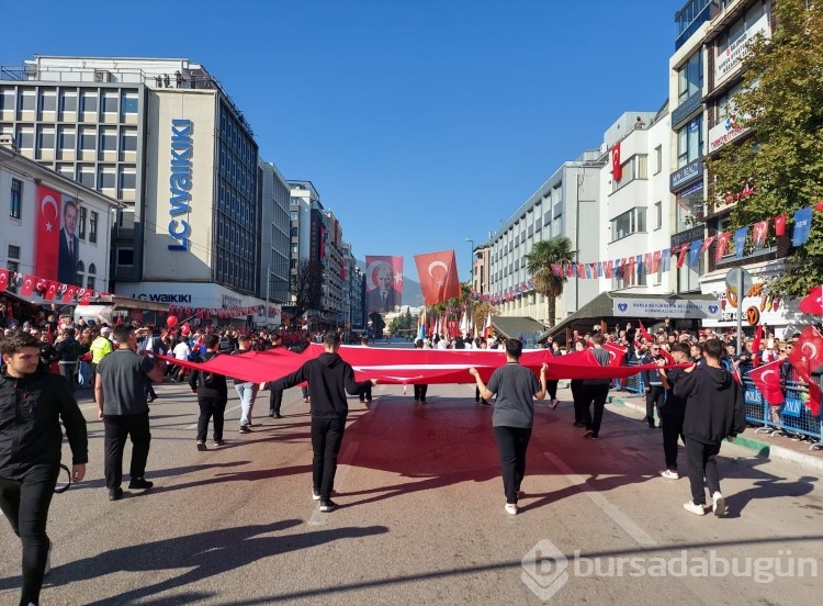 Bursa'da Cumhuriyet'in 101. yılına yakışır kutlama 
