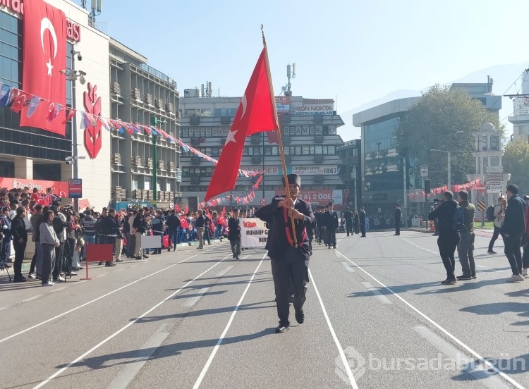 Bursa'da Cumhuriyet'in 101. yılına yakışır kutlama 
