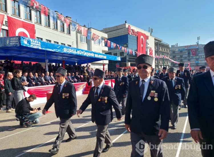 Bursa'da Cumhuriyet'in 101. yılına yakışır kutlama 
