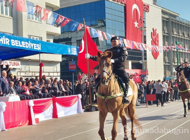 Bursa'da Cumhuriyet'in 101. yılına yakışır kutlama 
