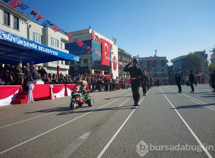 Bursa'da Cumhuriyet'in 101. yılına yakışır kutlama 
