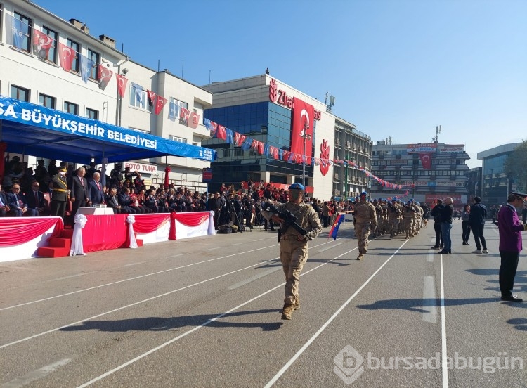 Bursa'da Cumhuriyet'in 101. yılına yakışır kutlama 
