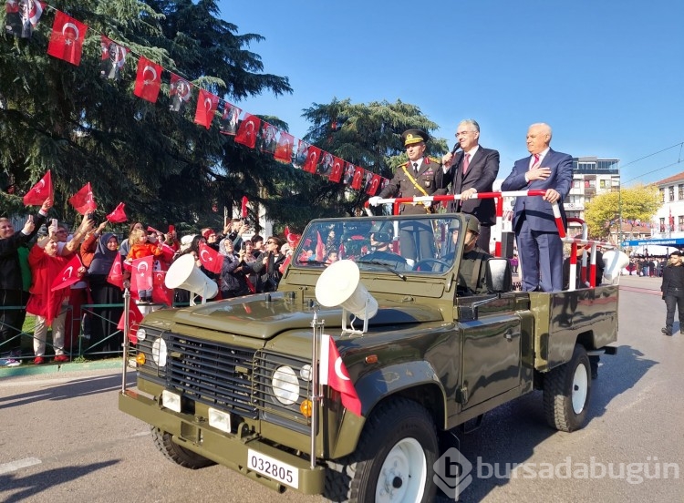 Bursa'da Cumhuriyet'in 101. yılına yakışır kutlama 
