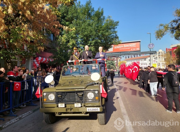 Bursa'da Cumhuriyet'in 101. yılına yakışır kutlama 
