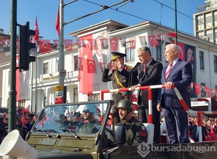 Bursa'da Cumhuriyet'in 101. yılına yakışır kutlama 
