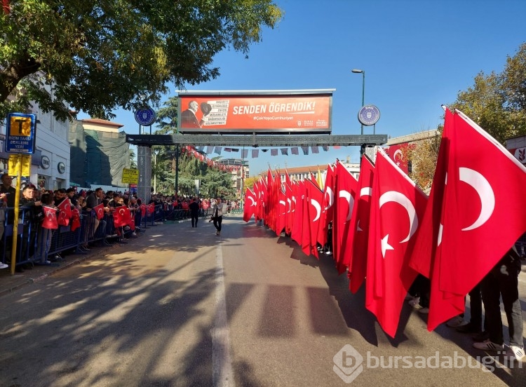 Bursa'da Cumhuriyet'in 101. yılına yakışır kutlama 
