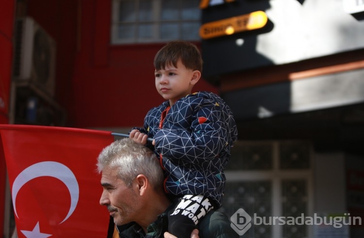 Bursa'da 7'den 70'e Cumhuriyet coşkusu!