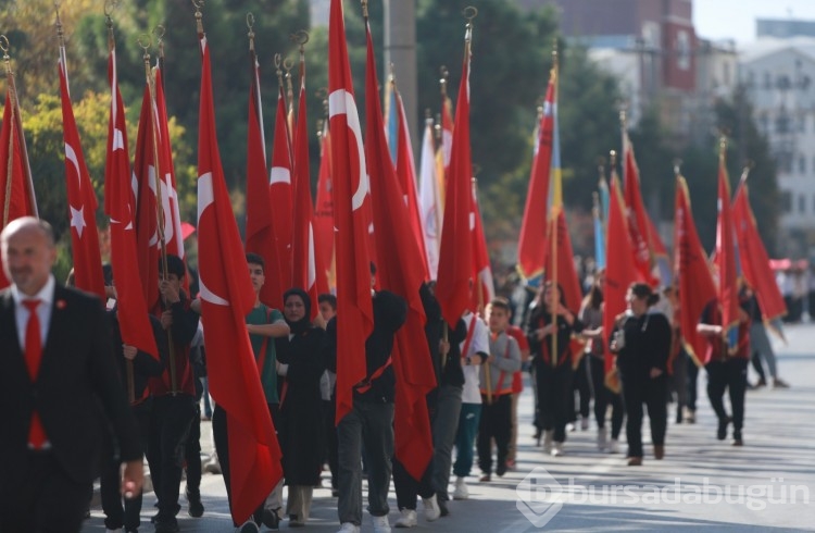 Bursa'da 7'den 70'e Cumhuriyet coşkusu!