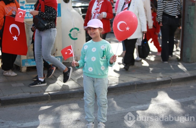 Bursa'da 7'den 70'e Cumhuriyet coşkusu!