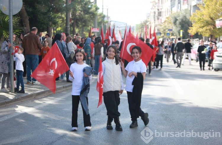 Bursa'da 7'den 70'e Cumhuriyet coşkusu!