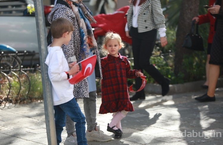 Bursa'da 7'den 70'e Cumhuriyet coşkusu!