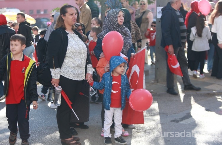 Bursa'da 7'den 70'e Cumhuriyet coşkusu!