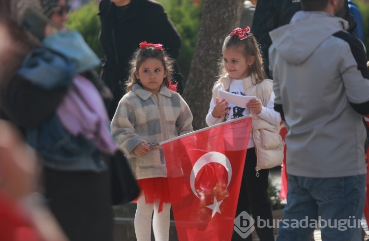 Bursa'da 7'den 70'e Cumhuriyet coşkusu!