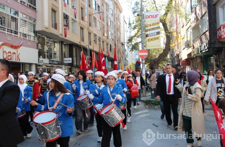 Bursa'da 7'den 70'e Cumhuriyet coşkusu!