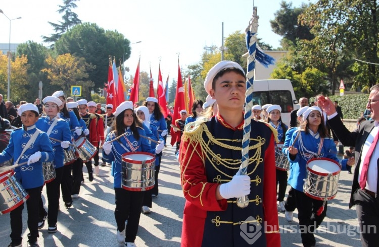 Bursa'da 7'den 70'e Cumhuriyet coşkusu!