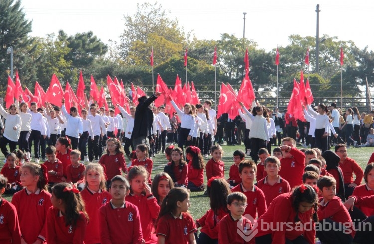 Bursa'da 7'den 70'e Cumhuriyet coşkusu!