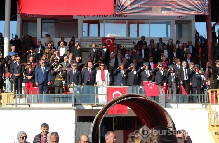 Bursa'da 7'den 70'e Cumhuriyet coşkusu!