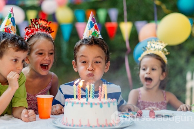 Doğum günlerinde neden pasta kesilir ve mum üflenir?