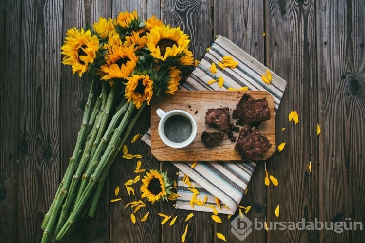 Çikolatalı tatlıların kraliçesi olarak biliniyor: 3 malzemeli brownie tarifi