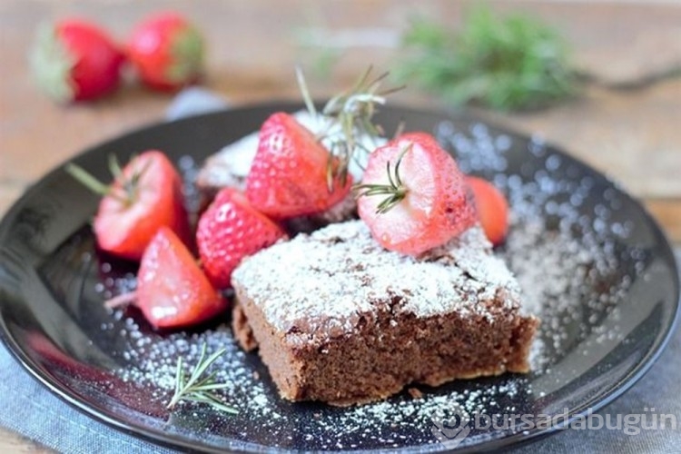 Çikolatalı tatlıların kraliçesi olarak biliniyor: 3 malzemeli brownie tarifi