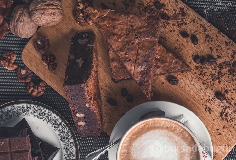 Çikolatalı tatlıların kraliçesi olarak biliniyor: 3 malzemeli brownie tarifi