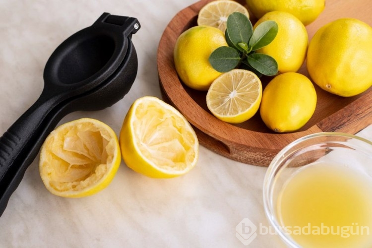 Sabahları limonlu su içince ne olur?