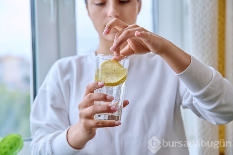 Sabahları limonlu su içince ne olur?