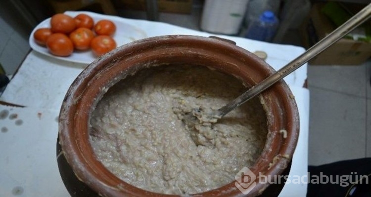 Ege halkının gözde yemeği! Sabaha kadar fırında bekletiliyor