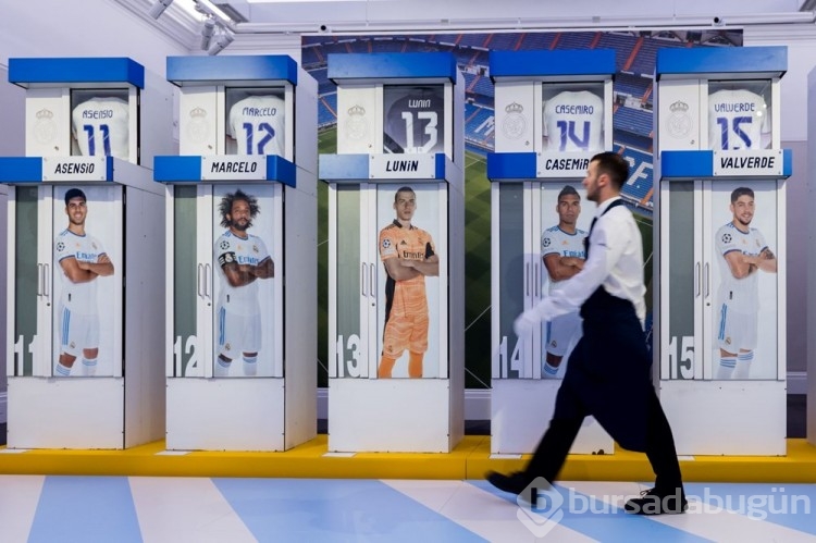 Real Madrid oyuncularının soyunma odası dolapları açık artırmaya çıkarıldı