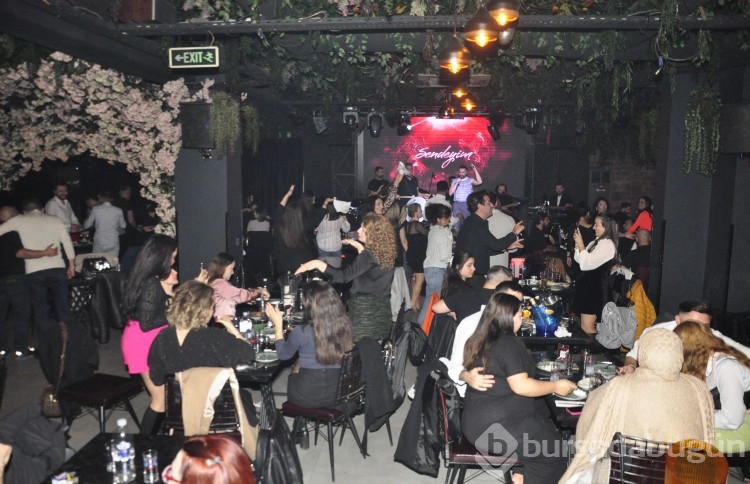 Levent Uçar'la Sendeyim Pub'da müzik dolu gece