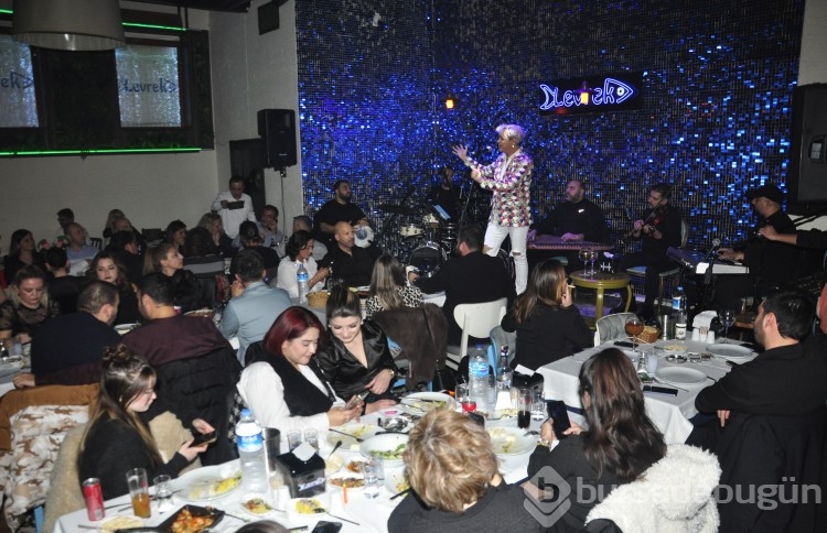 Akın Soy Bursa'da hem coştu hem de coşturdu