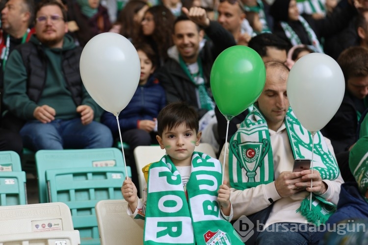 Çocuklar Bursaspor coşkusunu Büyükşehir'le yaşadı