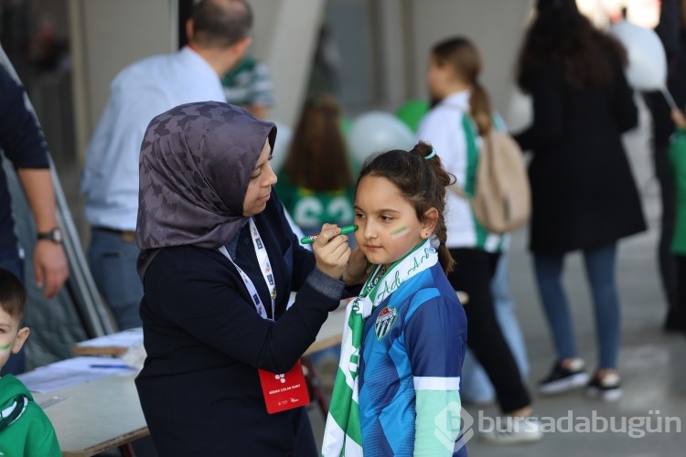 Çocuklar Bursaspor coşkusunu Büyükşehir'le yaşadı