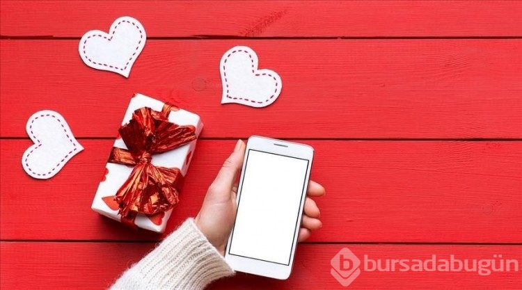 Eşe, sevgiliye, flörte 14 Şubat Sevgililer Günü mesajları 
