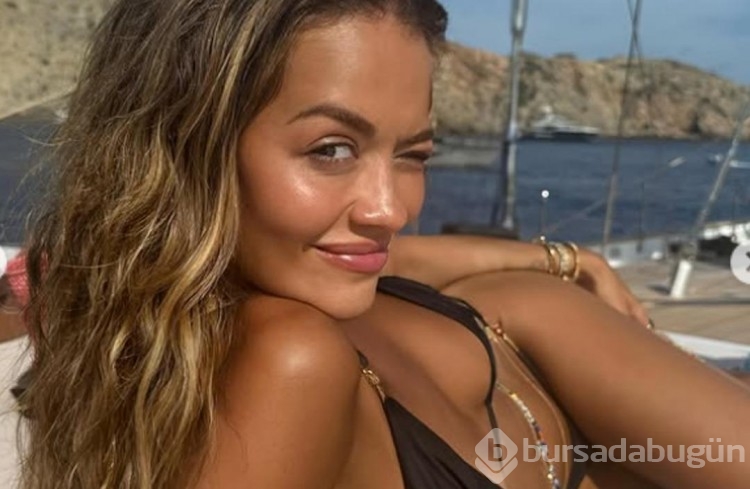 Rita Ora 45 dakika saunada kaldı, buz gibi havuza girdi! Minicik bikinisiyle pozları şaşkına çevirdi