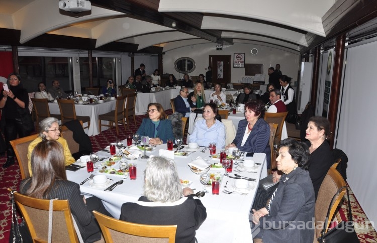 Annelerden renkli iftar buluşması
