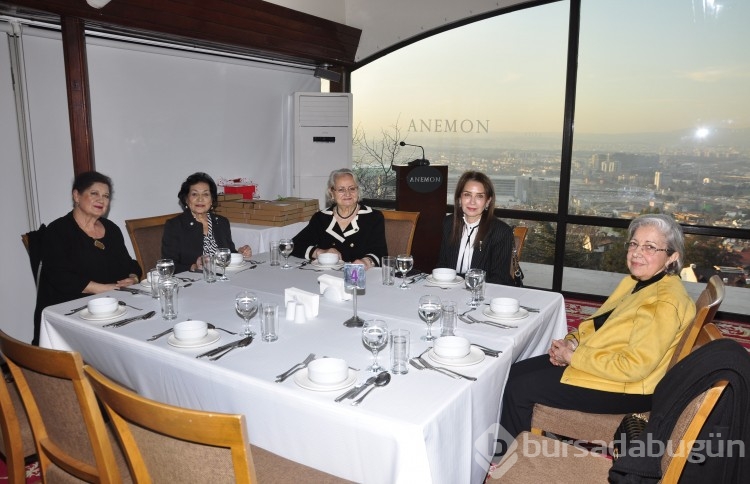 Annelerden renkli iftar buluşması
