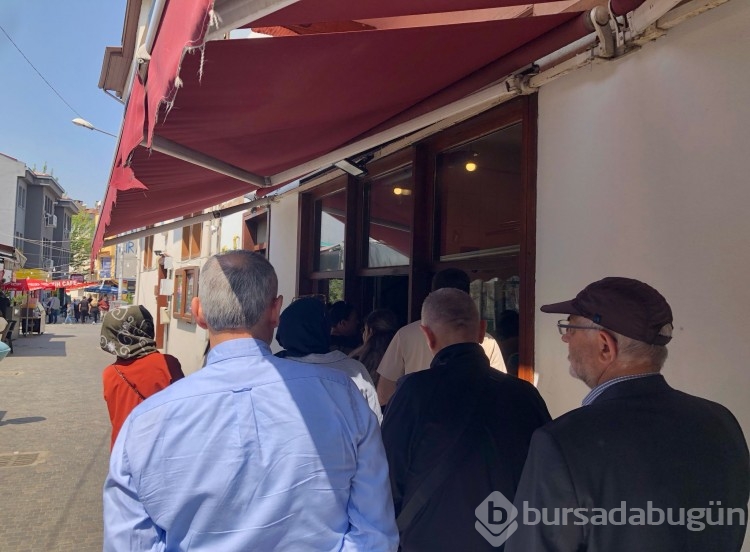 Bursa'nın göbeğinde pide kuyruğu!