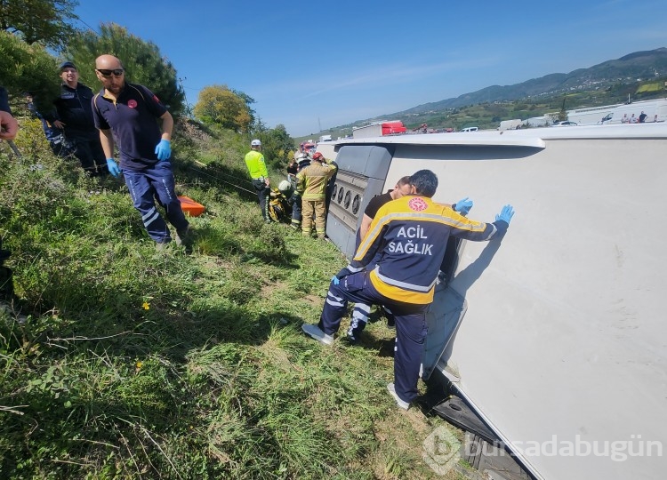 Yolcu otobüsü devrildi! Yaralılar var