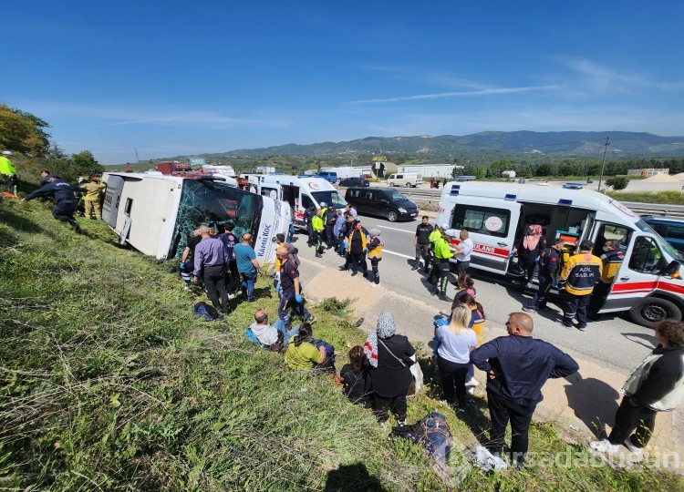 Yolcu otobüsü devrildi! Yaralılar var