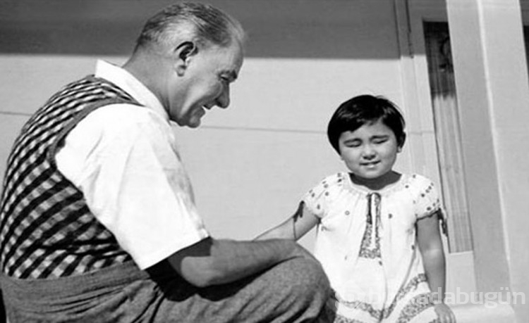 Çocuklara bayram armağan eden Lider Mustafa Kemal Atatürk'ten çocuklar ve gençlerle ilgili sözler!