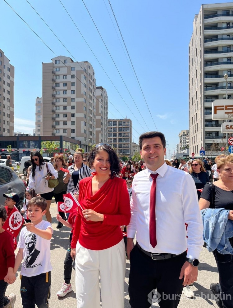 23 Nisan Mahallesi'nde 23 Nisan Çocuk Bayramına yakışır kortej