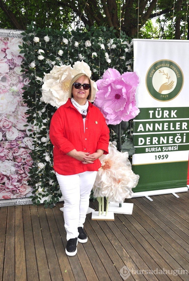 Türk Anneler Derneği Bursa Şubesi'nden Anneler Günü'nde defile