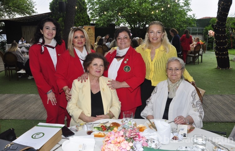 Türk Anneler Derneği Bursa Şubesi'nden Anneler Günü'nde defile