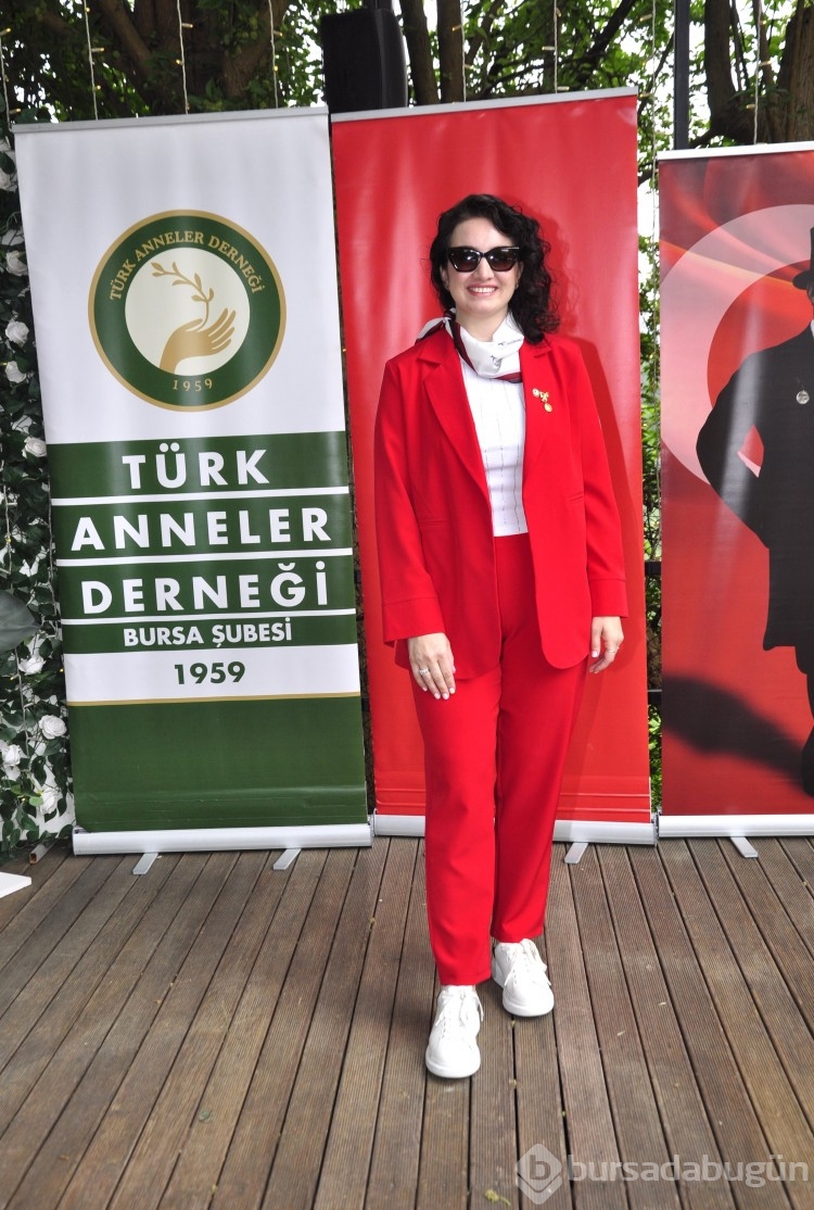 Türk Anneler Derneği Bursa Şubesi'nden Anneler Günü'nde defile