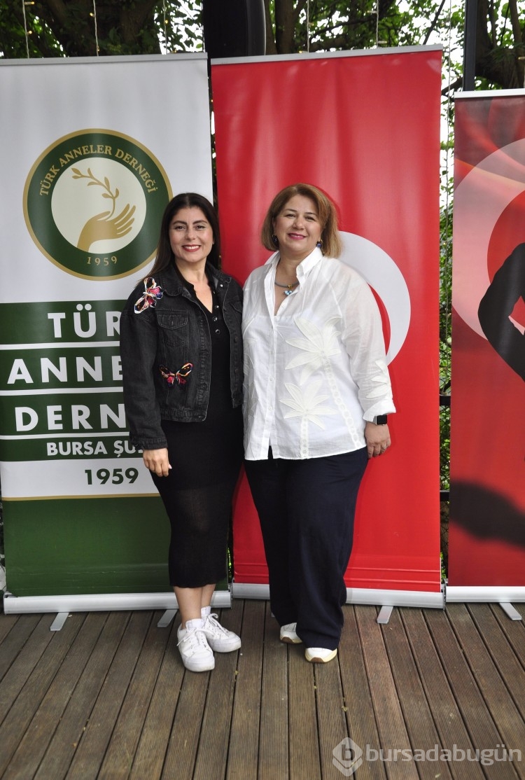 Türk Anneler Derneği Bursa Şubesi'nden Anneler Günü'nde defile