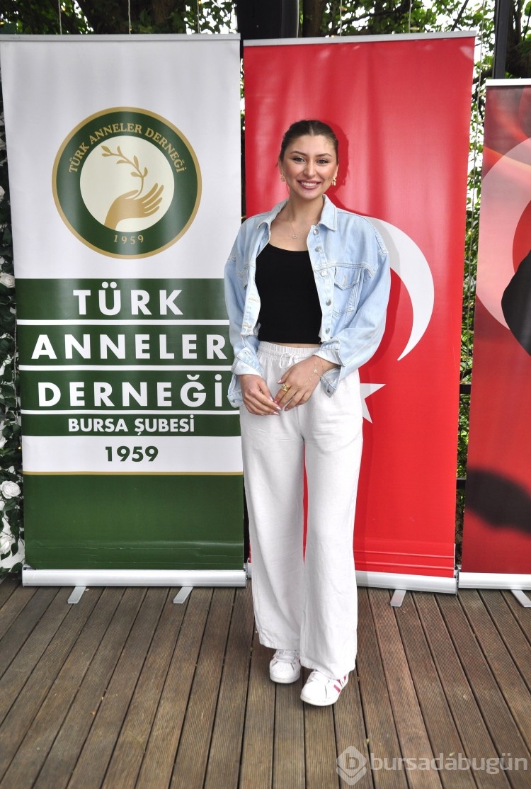Türk Anneler Derneği Bursa Şubesi'nden Anneler Günü'nde defile