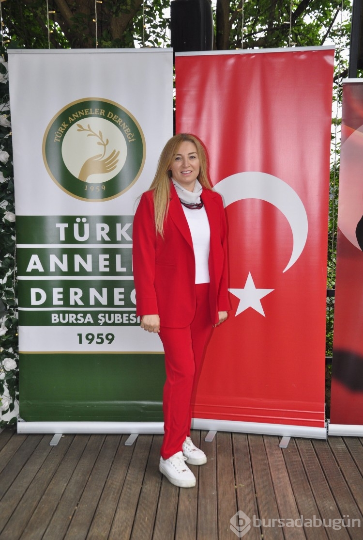 Türk Anneler Derneği Bursa Şubesi'nden Anneler Günü'nde defile