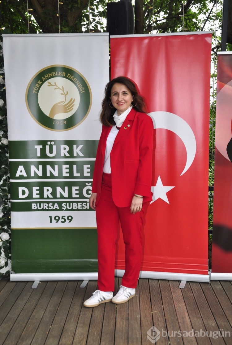 Türk Anneler Derneği Bursa Şubesi'nden Anneler Günü'nde defile